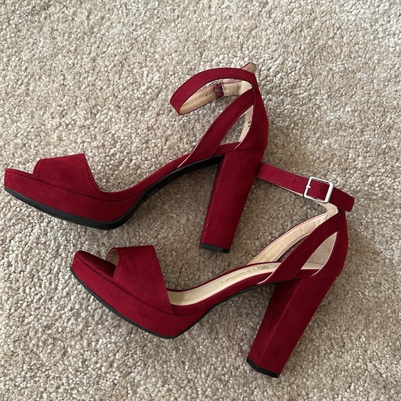 Chinese Laundry Shoes - Chinese Laundry Los Angeles Jettie Ankle Strap Sandal - Red Suede Size 8